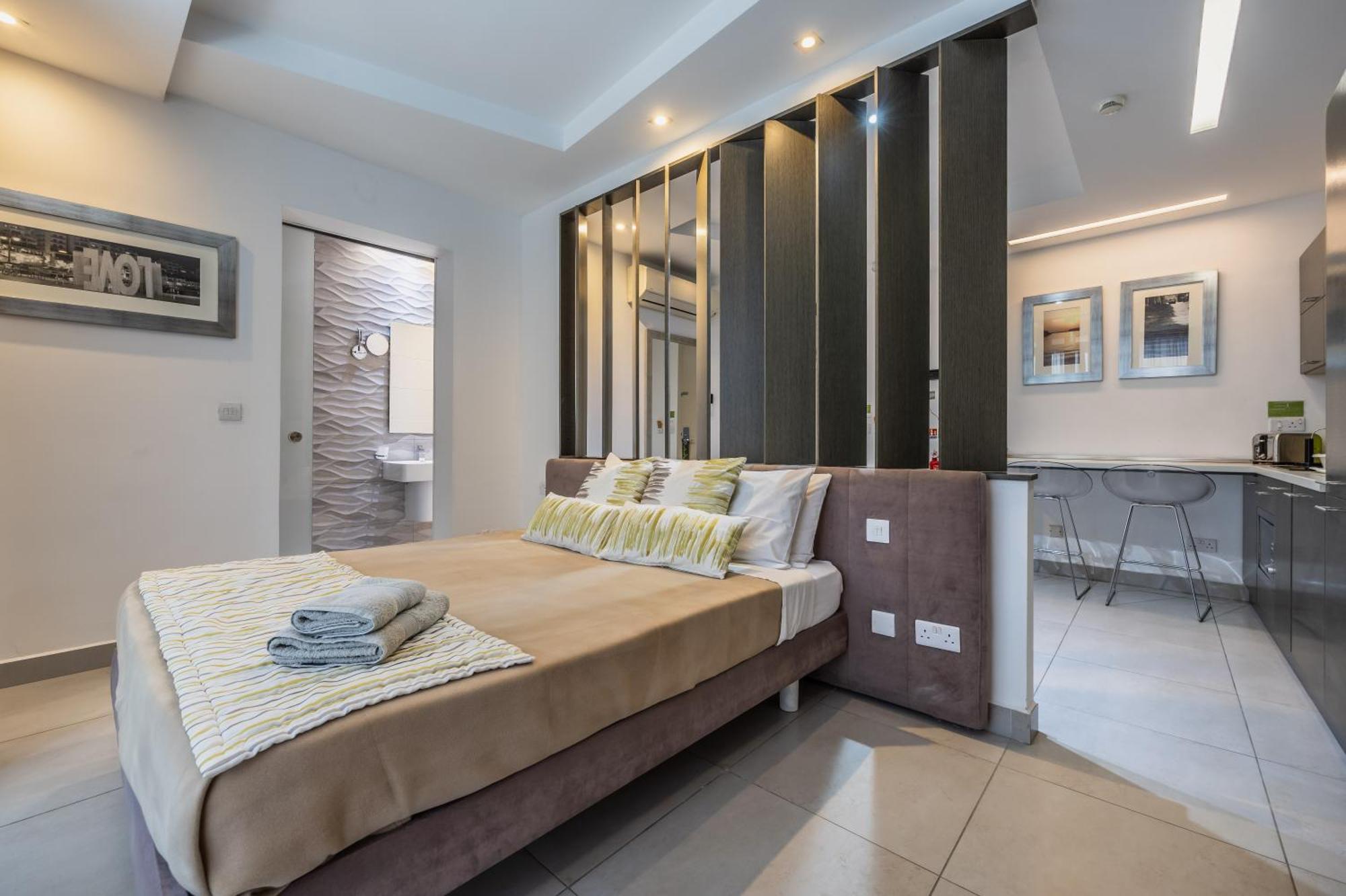 Saint Julian's Jules Suites מראה חיצוני תמונה