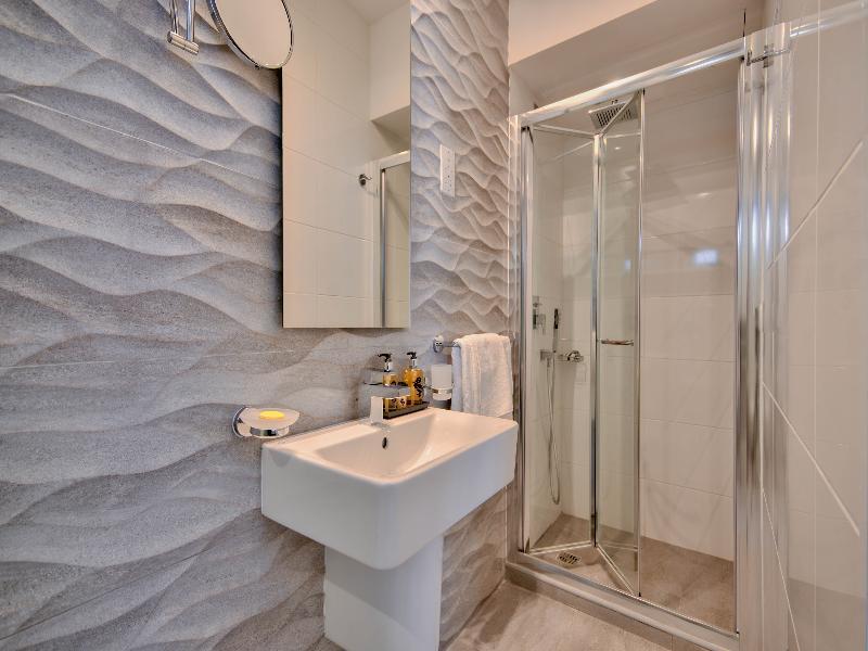 Saint Julian's Jules Suites מראה חיצוני תמונה