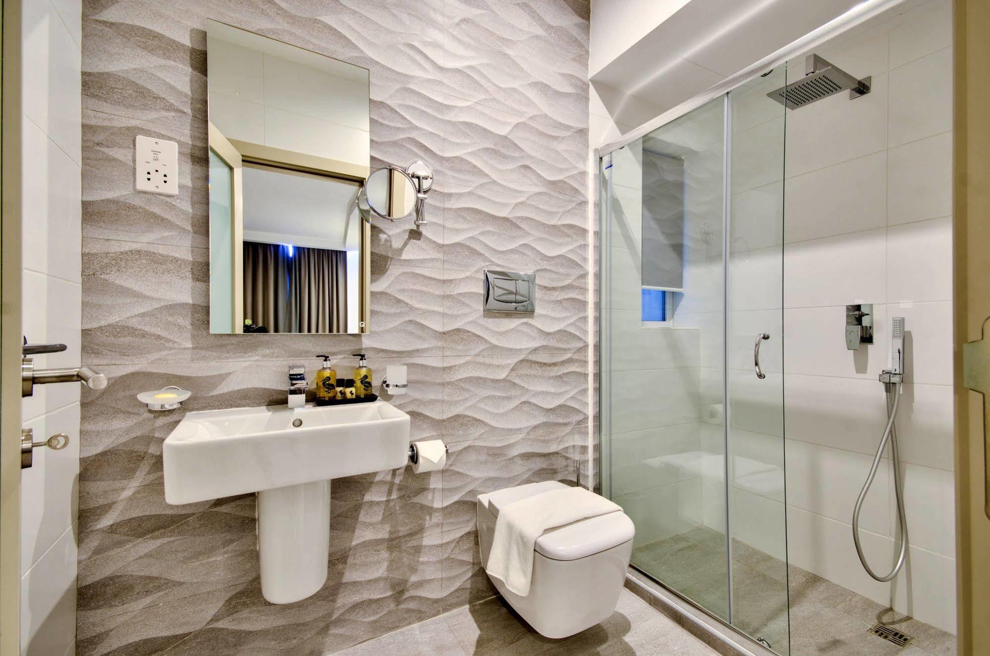 Saint Julian's Jules Suites מראה חיצוני תמונה