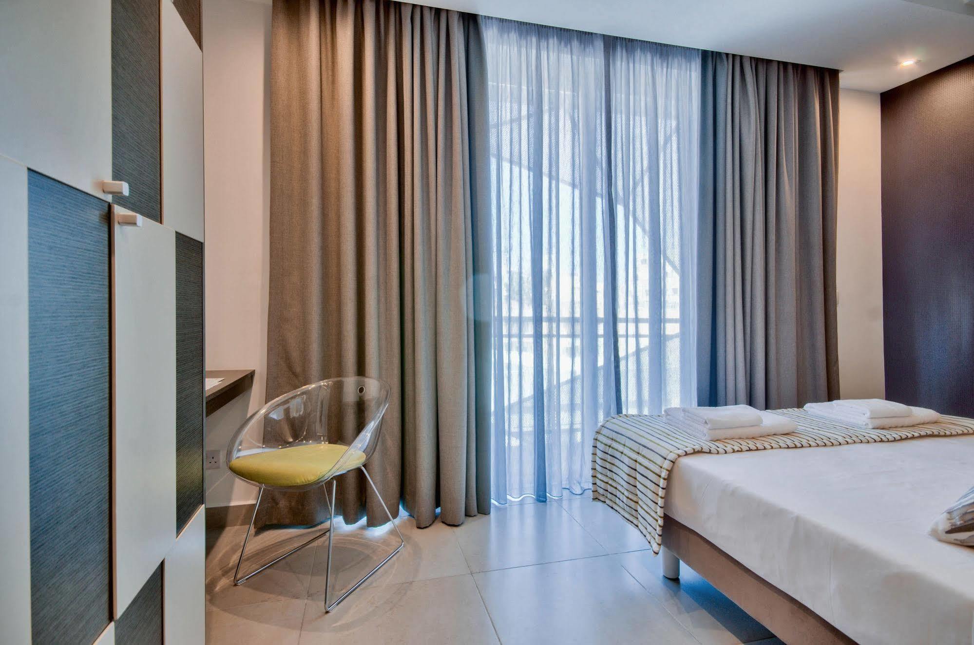 Saint Julian's Jules Suites מראה חיצוני תמונה
