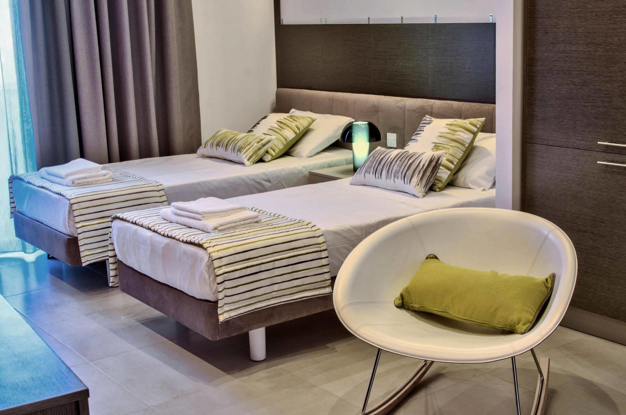 Saint Julian's Jules Suites מראה חיצוני תמונה