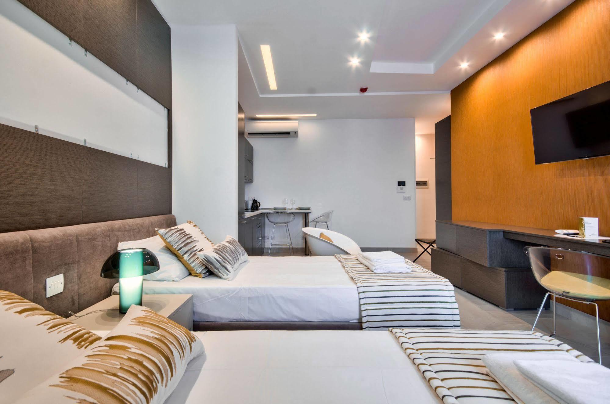 Saint Julian's Jules Suites מראה חיצוני תמונה